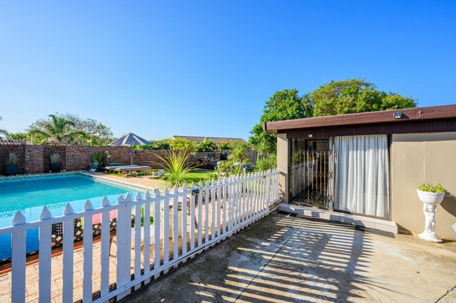 8 Bedroom Property for Sale in Summerstrand Eastern Cape